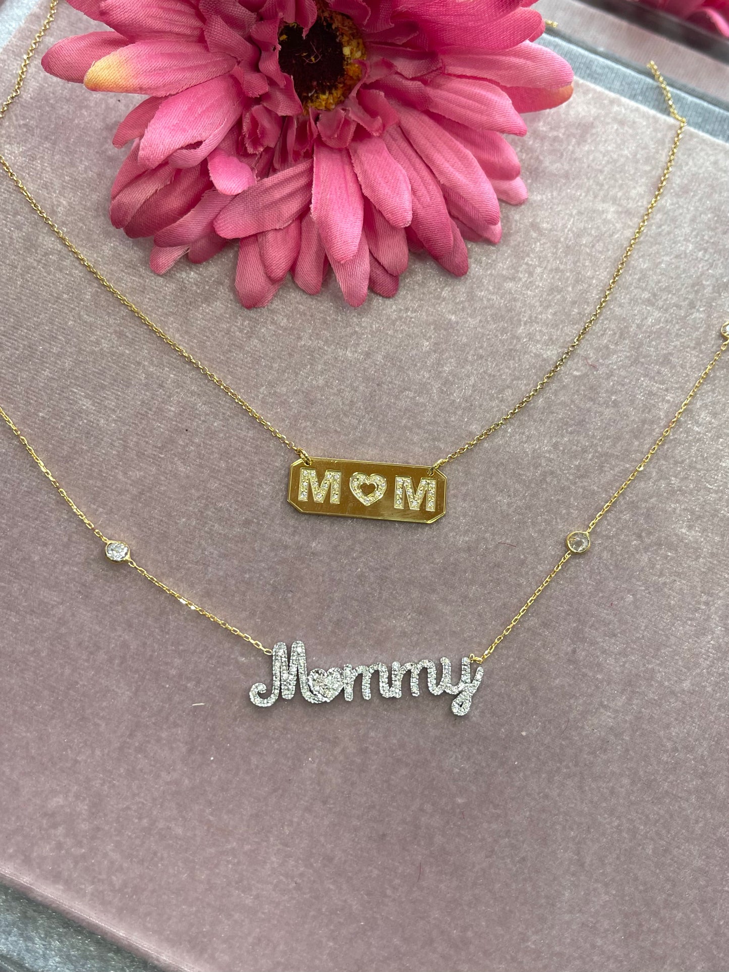 Collana MOM tag